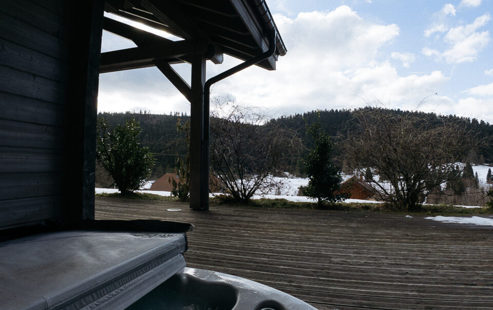 Spa Jacuzzi Le Valtinois moitié ouvert